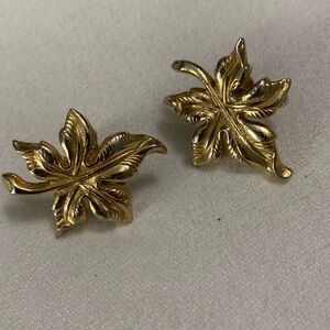 Maple Leaf Clip Earrings 1960’s Vintage Golden Metal
